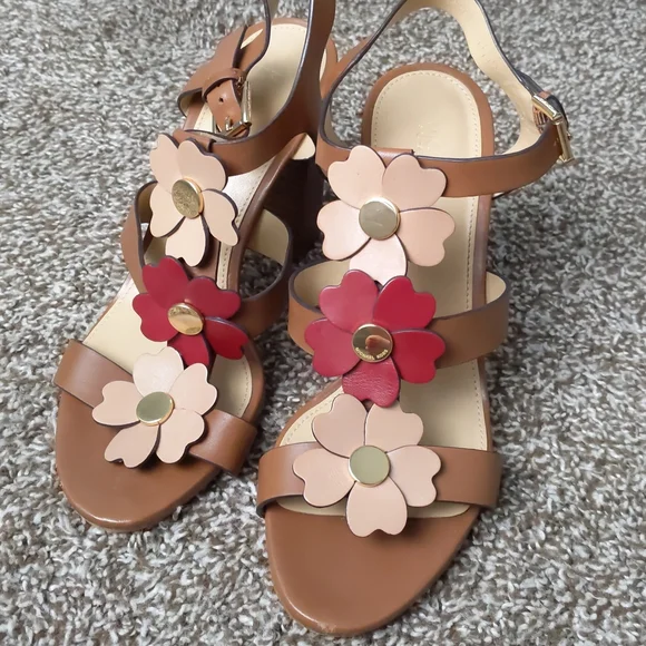 Michael Kors 'Kit' Flower Leather Stacked Heels, Size 8.5 - Picture 2 of 8